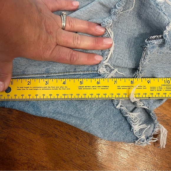 Vintage Levi’s cutoff Light Blue Distressed Denim Shorts 501 ‘93 size 34 7” - Picture 3 of 12